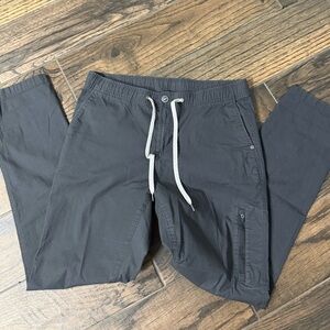 Women’s dark gray Vuori Ripstop Pants